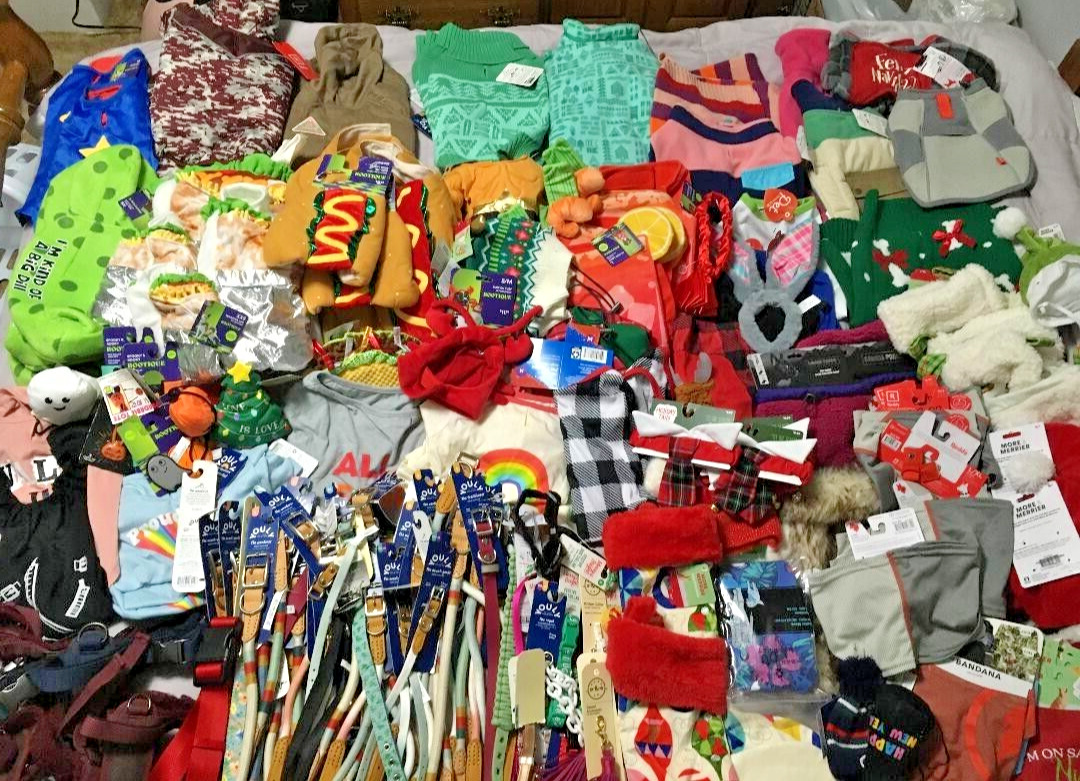 HUGE LOT DOG PET ITEMS~CLOTHES~COLLARS~SCARVES~BANDANAS~MISC.~RESELLERS~RESALE